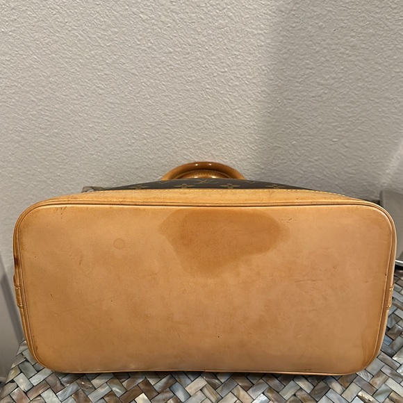 BA1013 Authentic Louis Vuitton Alma handbag - Picture 5 of 12